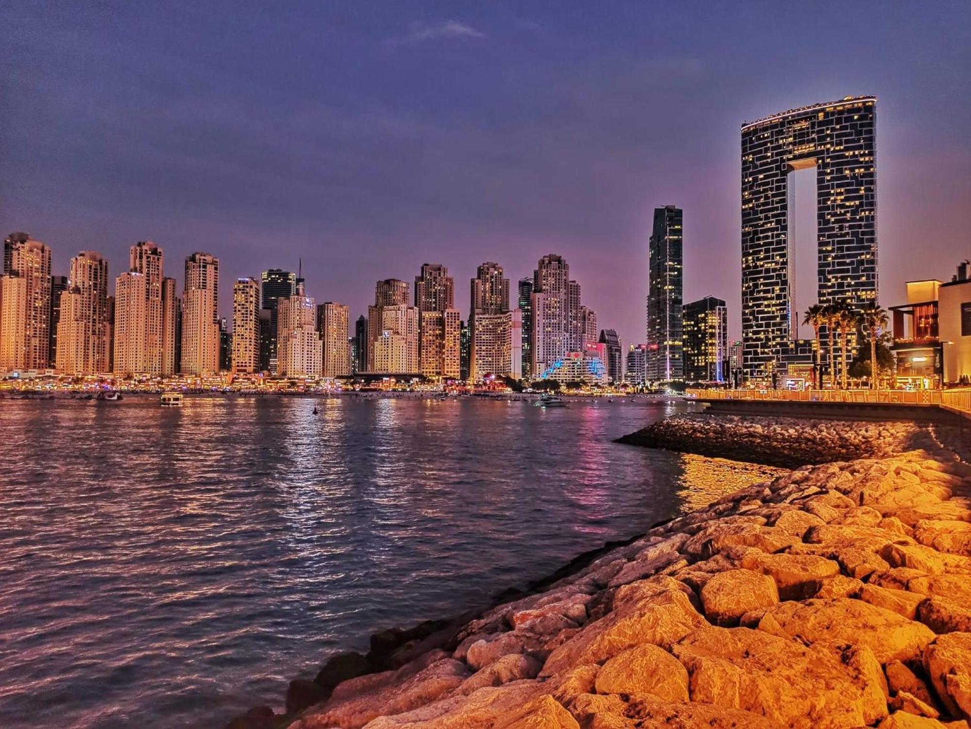 Seaview Beach Hostel Jbr - Walk To Beach - Gym - Pool - Metro Station Dubai Eksteriør billede