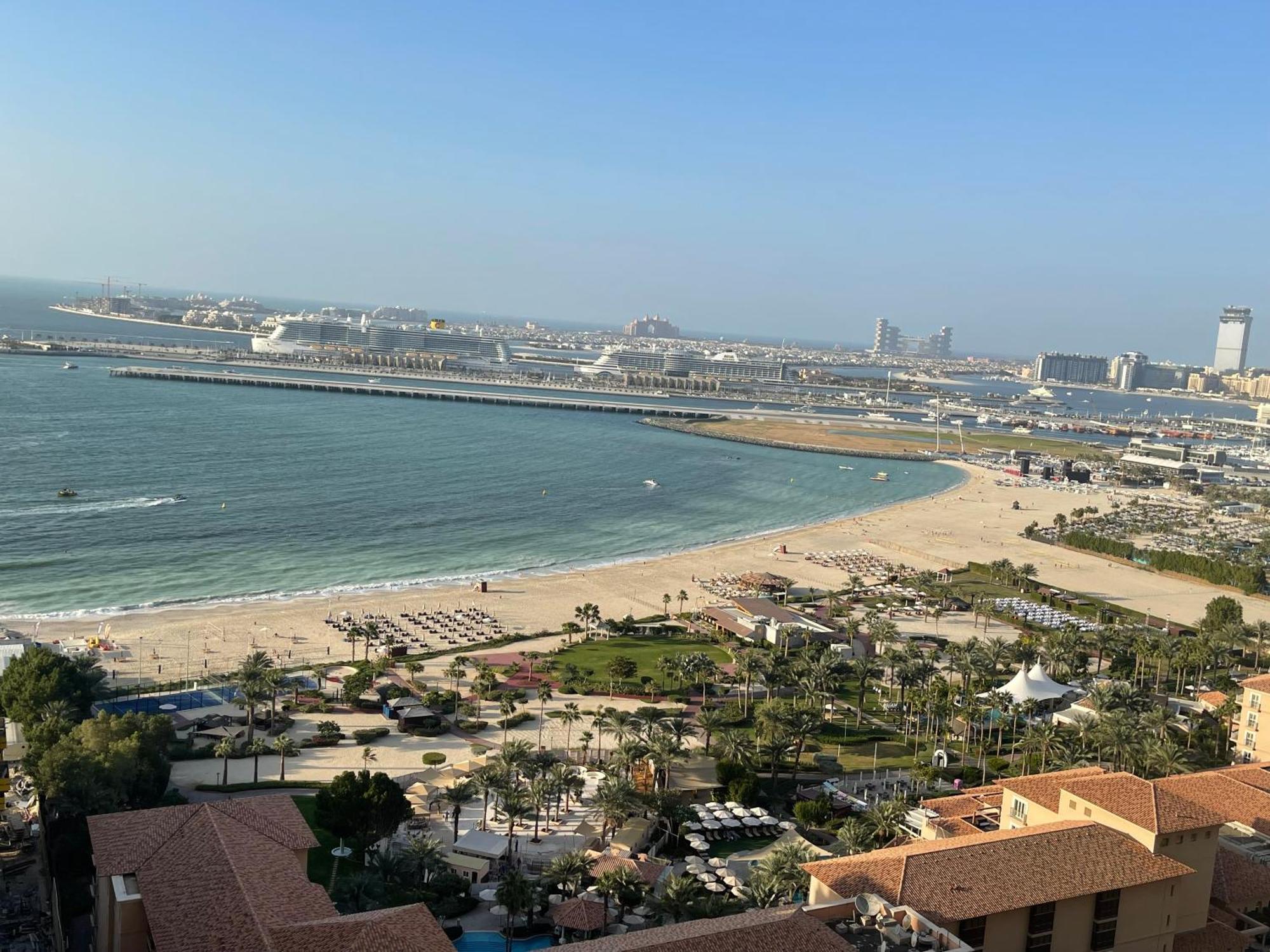 Seaview Beach Hostel Jbr - Walk To Beach - Gym - Pool - Metro Station Dubai Eksteriør billede
