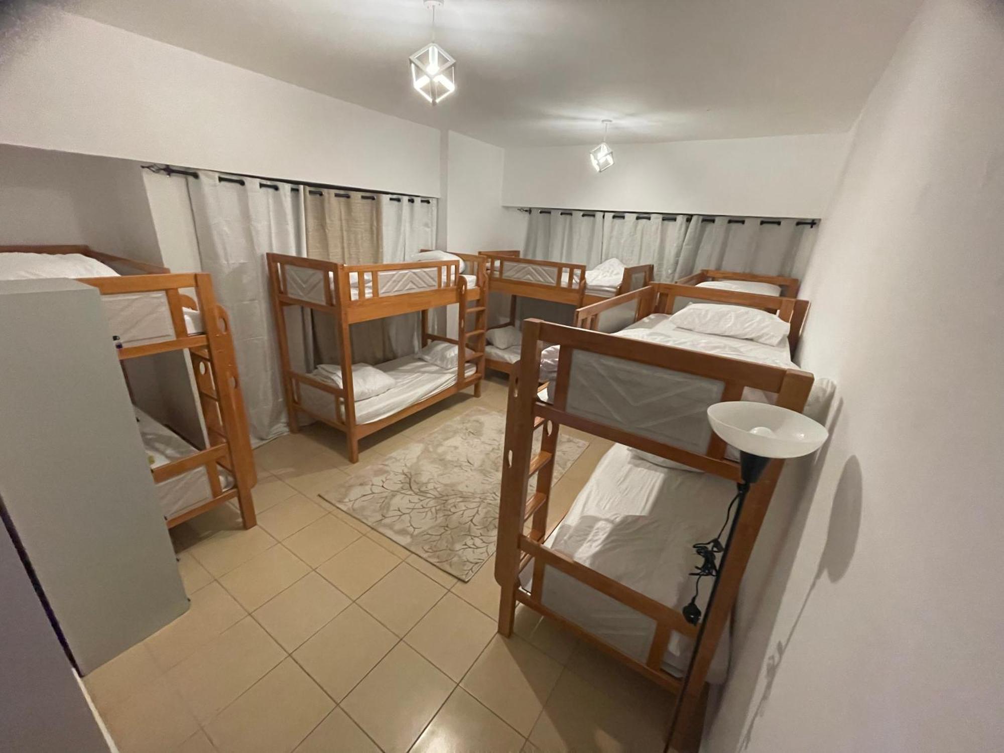 Seaview Beach Hostel Jbr - Walk To Beach - Gym - Pool - Metro Station Dubai Eksteriør billede