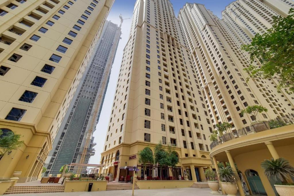 Seaview Beach Hostel Jbr - Walk To Beach - Gym - Pool - Metro Station Dubai Eksteriør billede