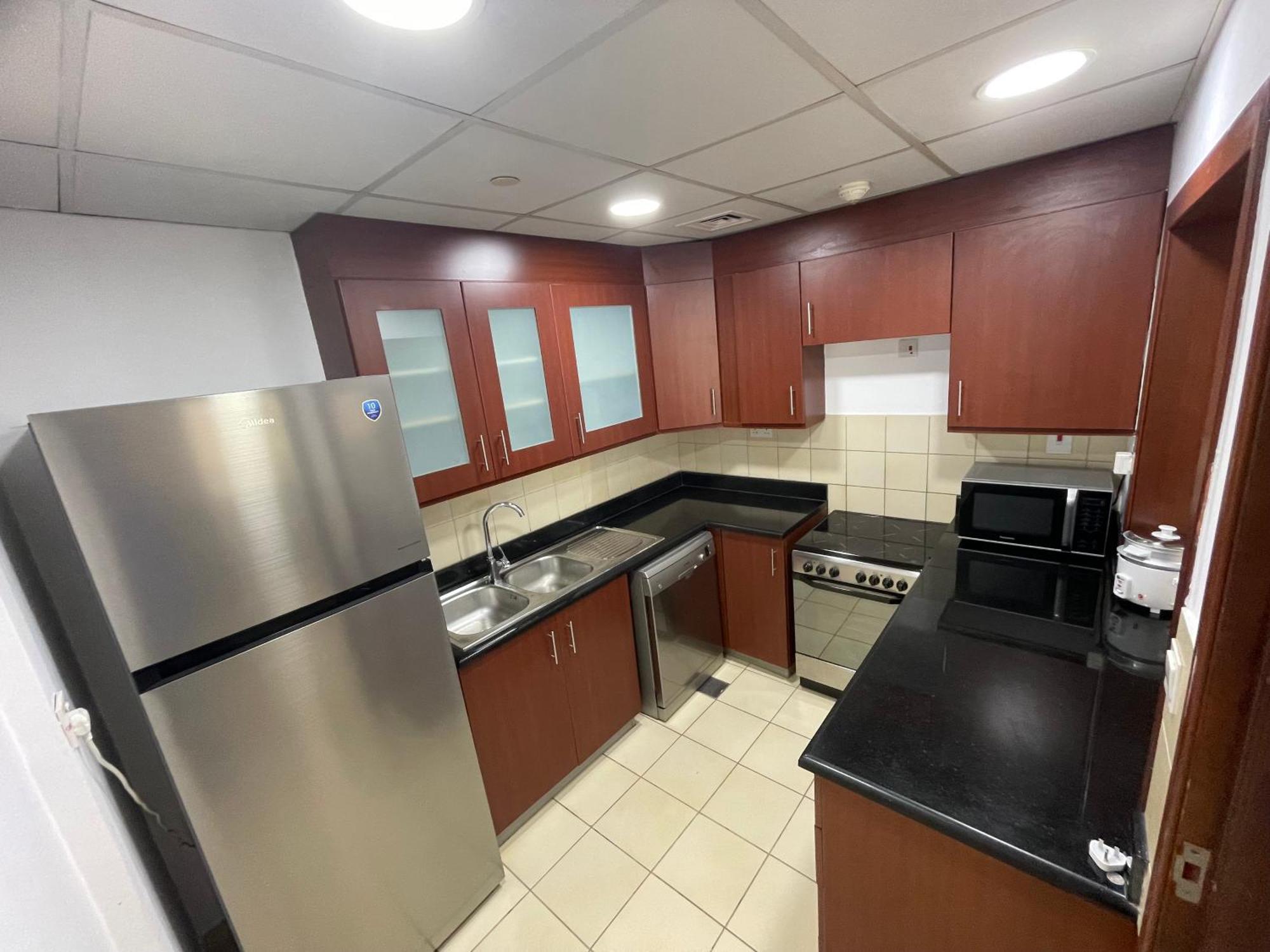 Seaview Beach Hostel Jbr - Walk To Beach - Gym - Pool - Metro Station Dubai Eksteriør billede
