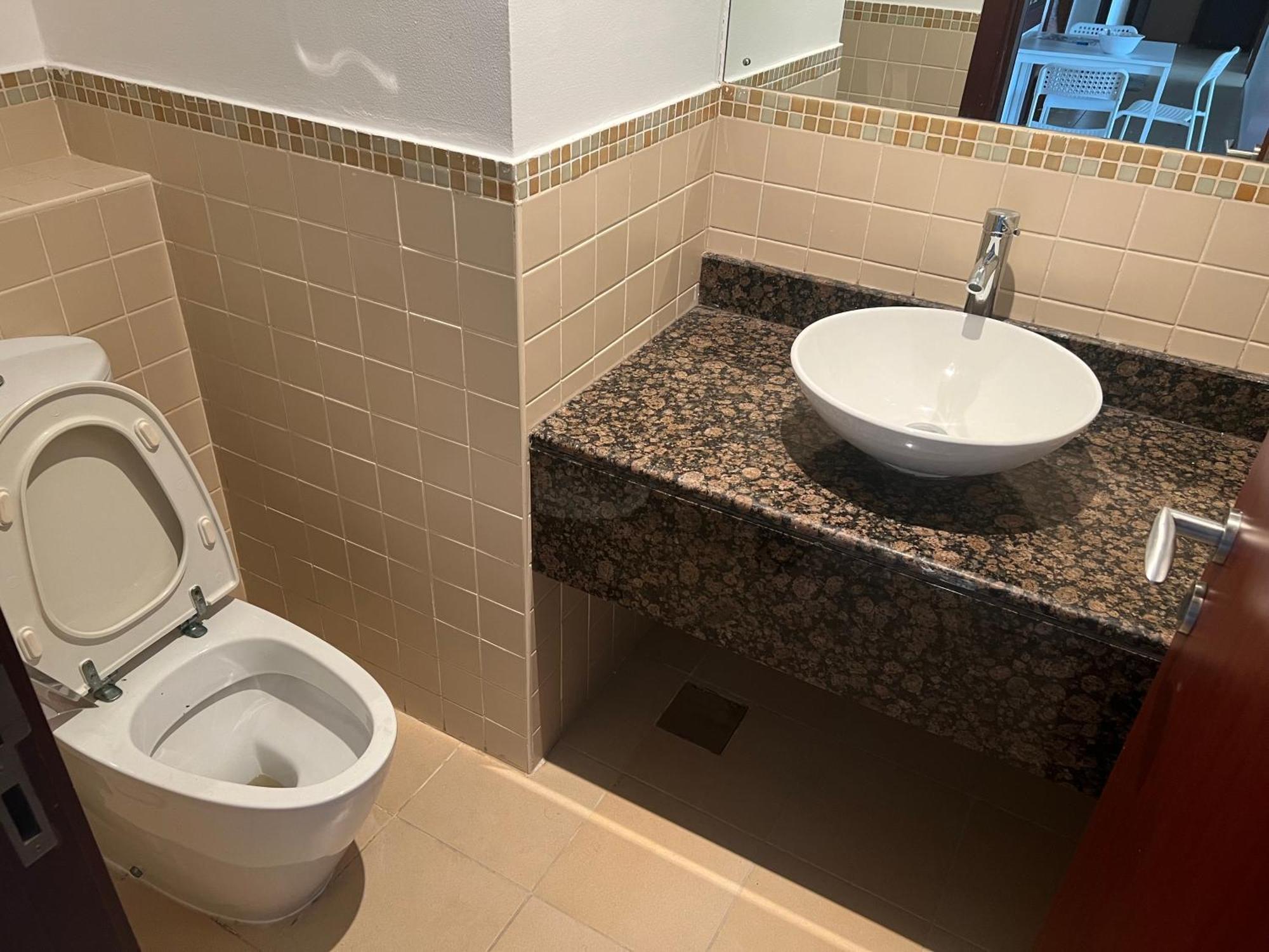 Seaview Beach Hostel Jbr - Walk To Beach - Gym - Pool - Metro Station Dubai Eksteriør billede