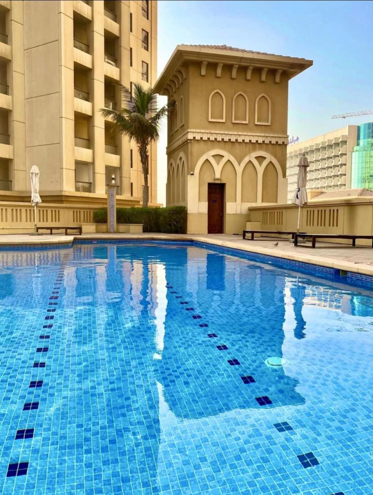 Seaview Beach Hostel Jbr - Walk To Beach - Gym - Pool - Metro Station Dubai Eksteriør billede