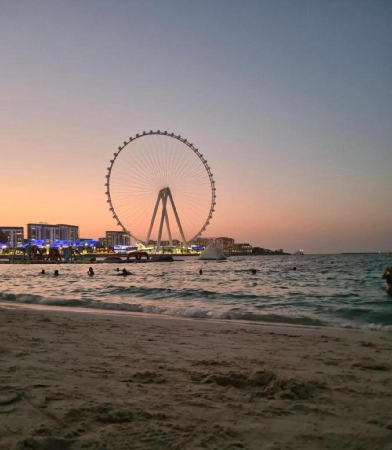 Seaview Beach Hostel Jbr - Walk To Beach - Gym - Pool - Metro Station Dubai Eksteriør billede