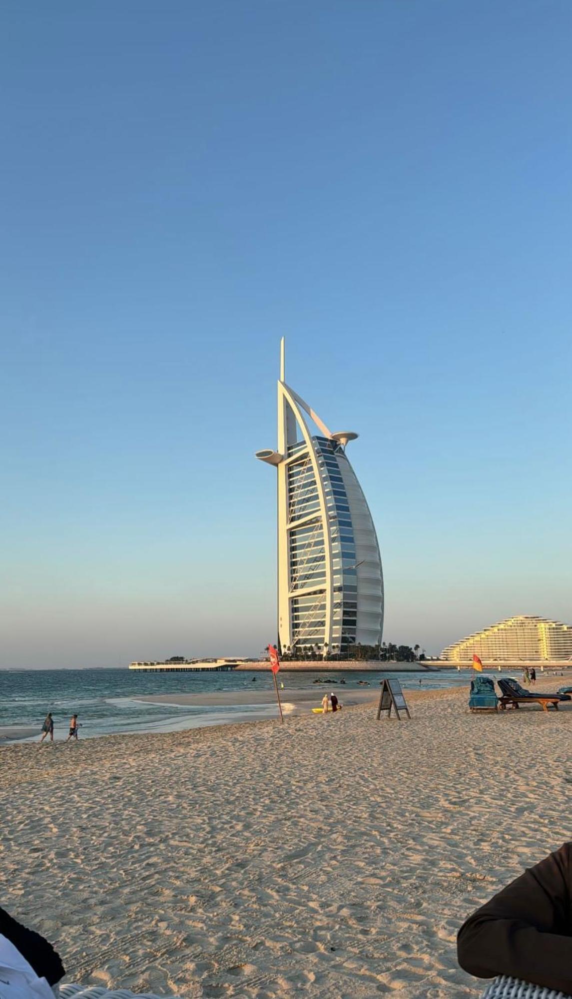 Seaview Beach Hostel Jbr - Walk To Beach - Gym - Pool - Metro Station Dubai Eksteriør billede