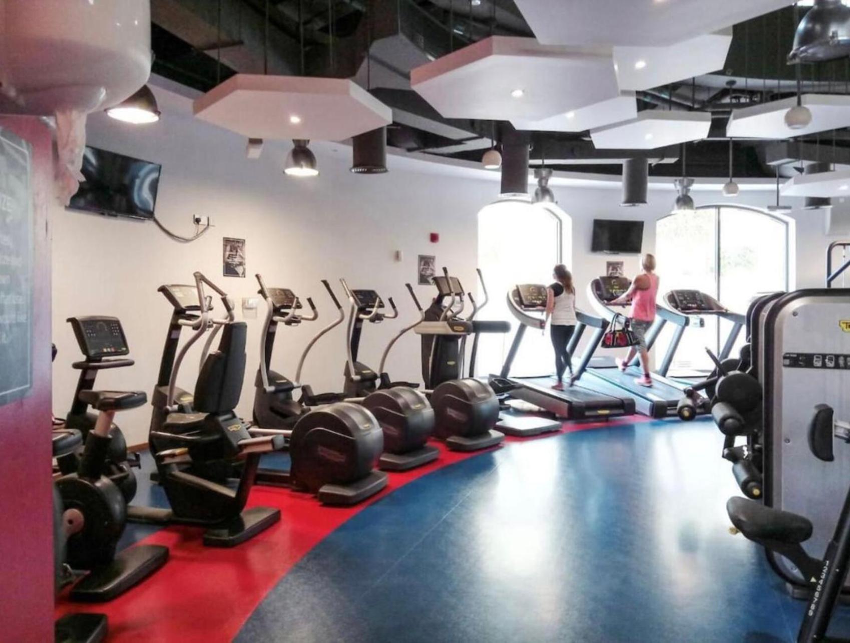 Seaview Beach Hostel Jbr - Walk To Beach - Gym - Pool - Metro Station Dubai Eksteriør billede